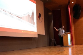 hiv-ve-aidsin-yayilmasindaki-en-buyuk-etken-bilgisizlik.jpg