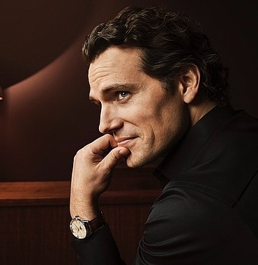 longines-yeni-marka-elcisi-henry-cavill.jpg