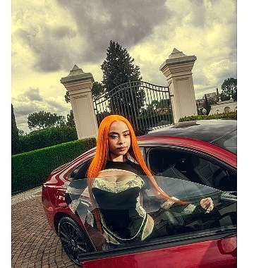 yepyeni-mercedes-benz-cla-romadaki-yildizlarla-dolu-dunya-promiyerinde-etkileyici-bir-performans-sergiledi.jpg