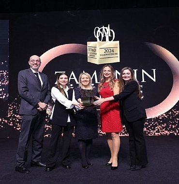 mercedes-benz-shes-mentoring-programi-basarilarini-5-prestijli-odulle-taclandirdi.jpg