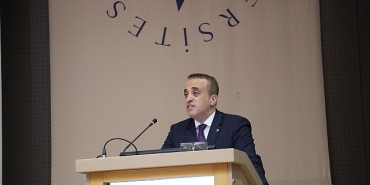uzm-dr-bekir-aktura-saglik-hizmetlerinde-ekip-calismasi-hasta-memnuniyetini-artirir.jpg