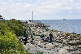 beylikduzunde-cevre-seferberligi-gurpinar-sahilinde-100-kilo-atik-toplandi.jpg