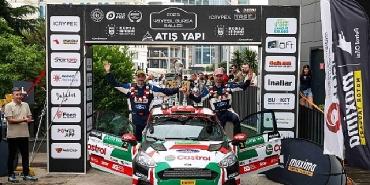 castrol-ford-team-turkiye-yesil-bursa-rallisinde-sinifini-domine-etti-ve-markalar-kupasini-kaldirdi.jpg