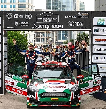 castrol-ford-team-turkiye-yesil-bursa-rallisinde-sinifini-domine-etti-ve-markalar-kupasini-kaldirdi.jpg