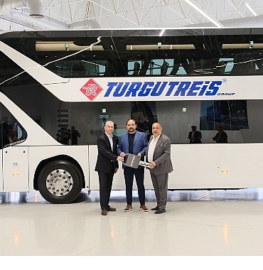 man-turkiyedeki-ilk-cift-katli-otobus-teslimatini-turgutreis-group-turizme-yapti.jpg