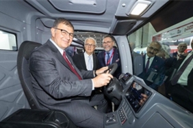 tugay-izmir-enerjide-turkiyenin-baskenti-olma-yolunda-ilerliyor.jpg