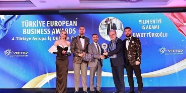 yilin-is-adami-odulu-sektorler-arasi-dijital-donusumun-lideri-davut-turkoglu.jpg