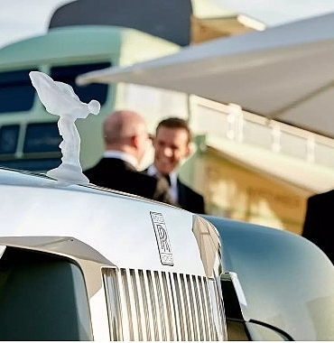 rolls-royce-sahiplerine-ozel-bir-dunya-whispers.jpg
