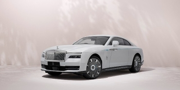 rolls-royce-baharin-zarafetini-gelecege-tasiyor.jpg