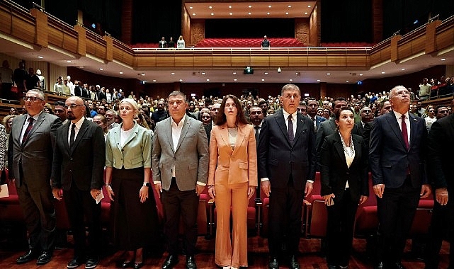 cesme-belediye-baskani-lal-denizli-izmir-buyuksehir-belediyesi-kurumsal-surdurulebilirlik-raporu-lansmaninda-konustu.jpg