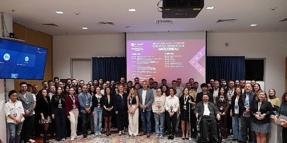 alternatif-bank-ve-microsoft-turkiyenin-duzenledigi-yapay-zekanin-gucuyle-engelsiz-bankacilik-hackathonunun-kazananlari-belli-oldu.jpg