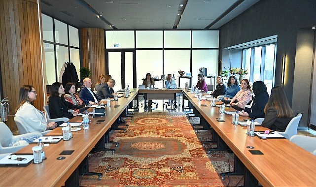 sektorun-lider-sirketleri-yeni-donemde-teknolojide-kadin-derneginin-yonetim-koltuklarina-oturdu.jpg