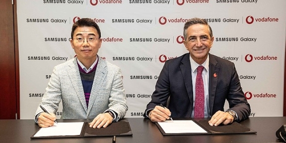 vodafone-ve-samsungdan-mobil-dunya-kongresinde-yeni-5gli-cihaz-is-birligi.jpg