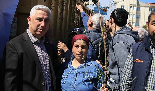 bergamadan-uretime-buyuk-destek-ahlat-agaclari-asilandi-binlerce-fidan-dagitildi.jpg
