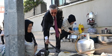 Başkan Topaloğlu’ndan pazar esnafına ziyaret