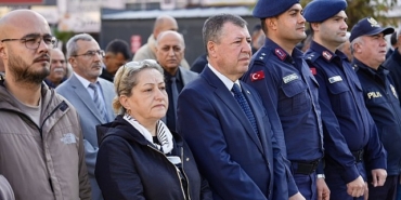 Muhtarlar Günü çelenk sunma töreni Cumhuriyet Meydanı'nda gerçekleşti